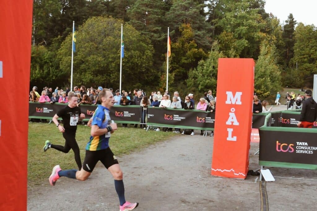 lidingöloppet under två timmar målgång